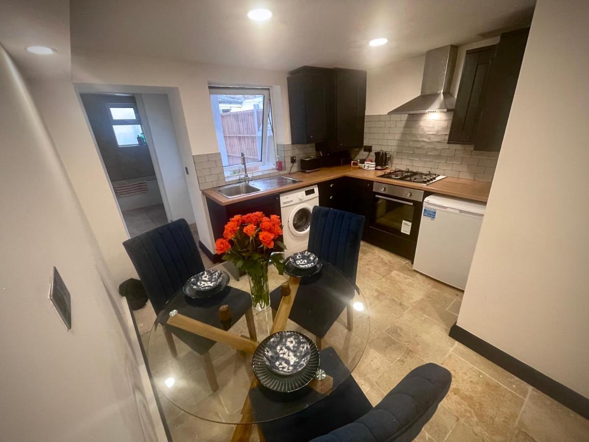 2 Bedroom Cottage Gloucester City Center Экстерьер фото