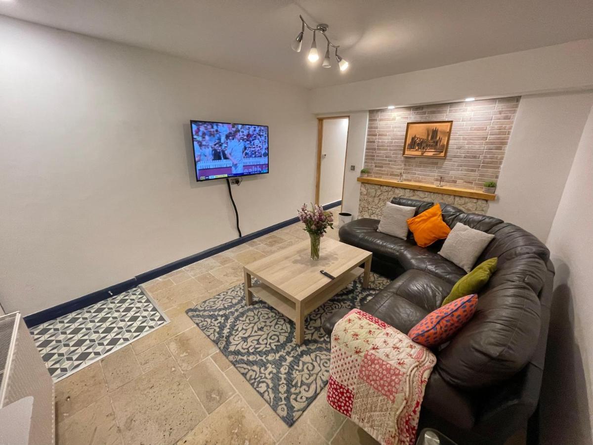 2 Bedroom Cottage Gloucester City Center Экстерьер фото