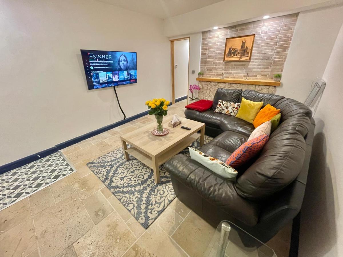 2 Bedroom Cottage Gloucester City Center Экстерьер фото